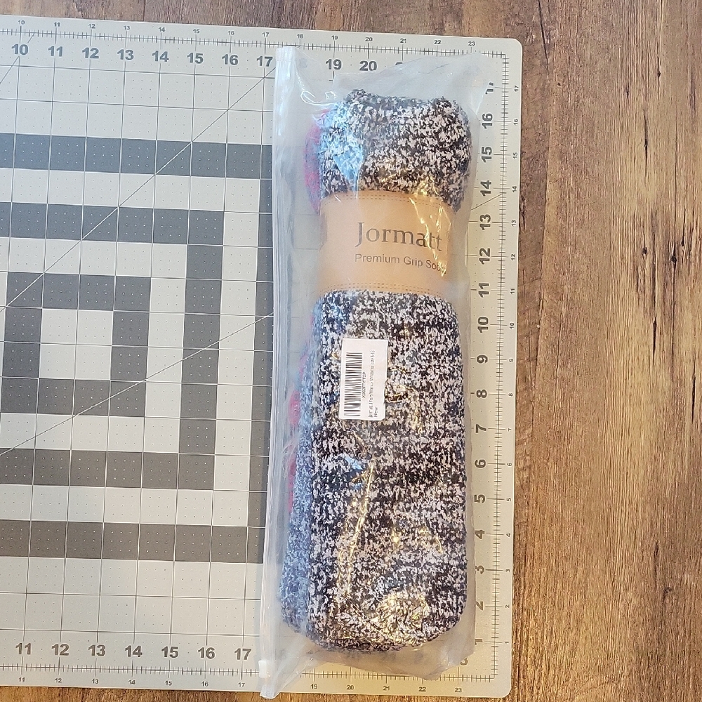 NWT Women's 3 PAIRS Premium Grip Socks